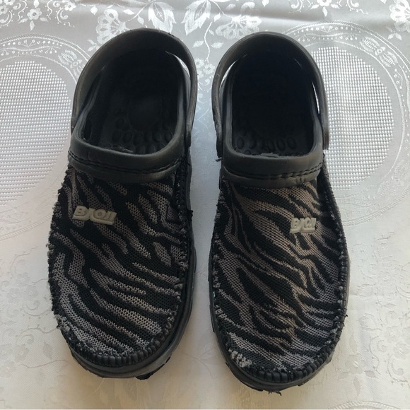 Boji Sandals Women’s Size 41(US-10) Gray/Black Zebra Mules Clogs Rubber Shoes - Picture 13 of 16